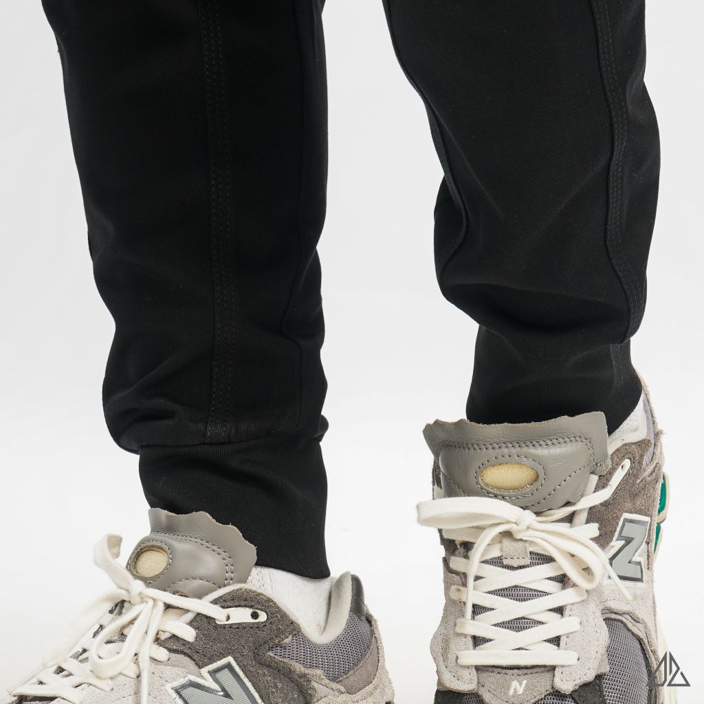 Quần jogger bo chân IVE