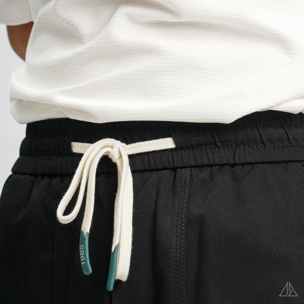 Quần jogger bo chân IVE