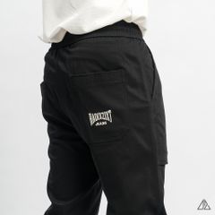 Quần jogger bo chân IVE