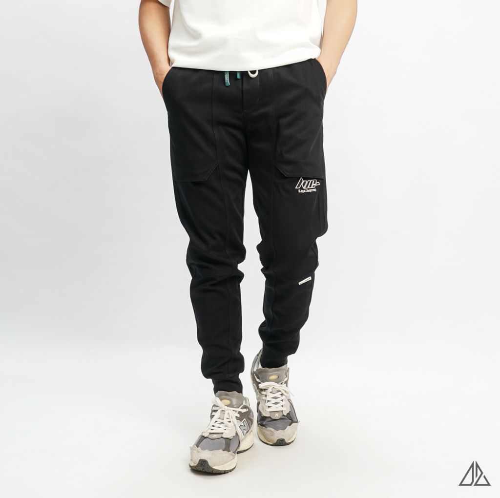 Quần jogger bo chân IVE