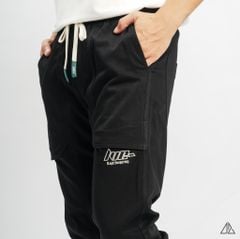 Quần jogger bo chân IVE