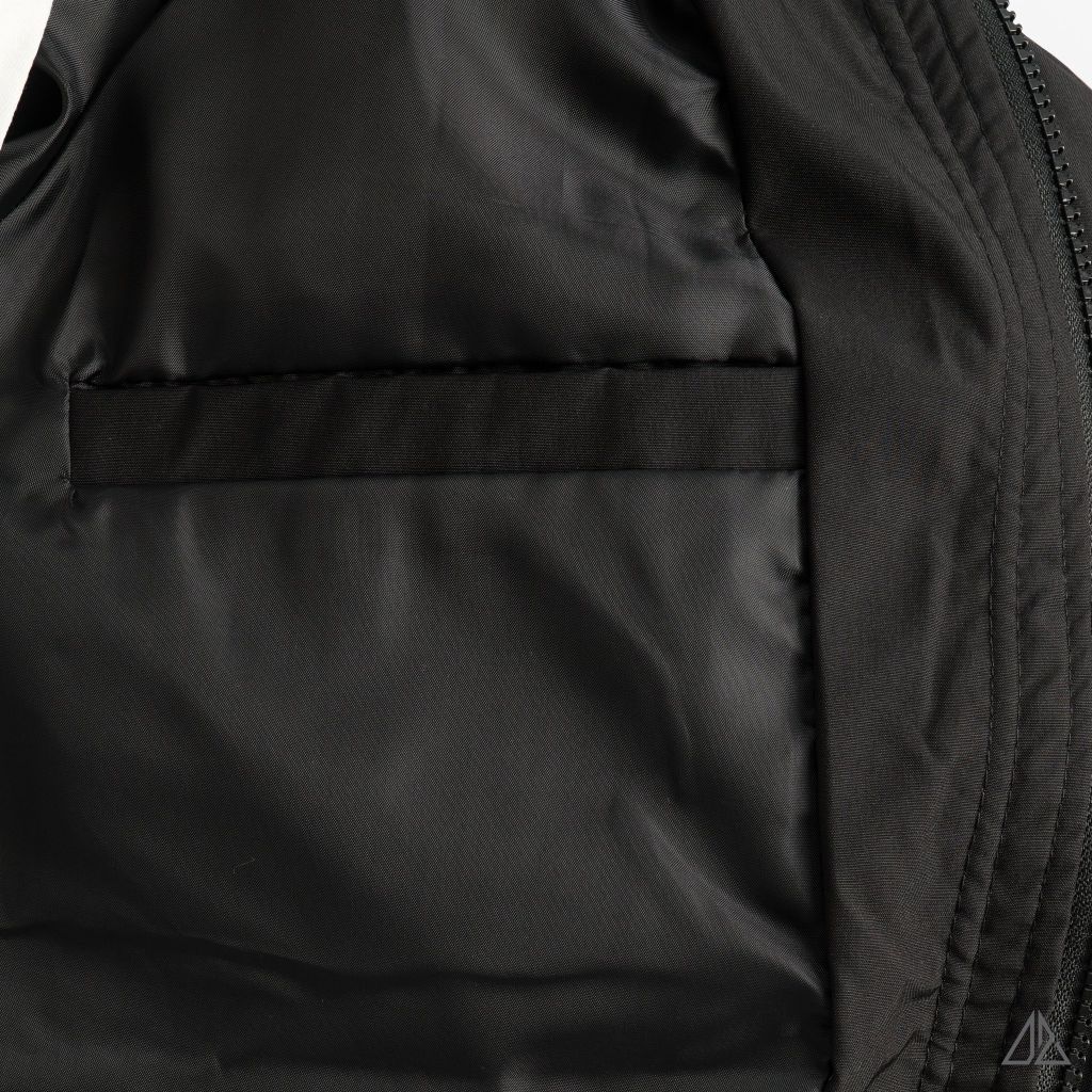 Áo khoác dù nón trùm phối viền tay áo raglan