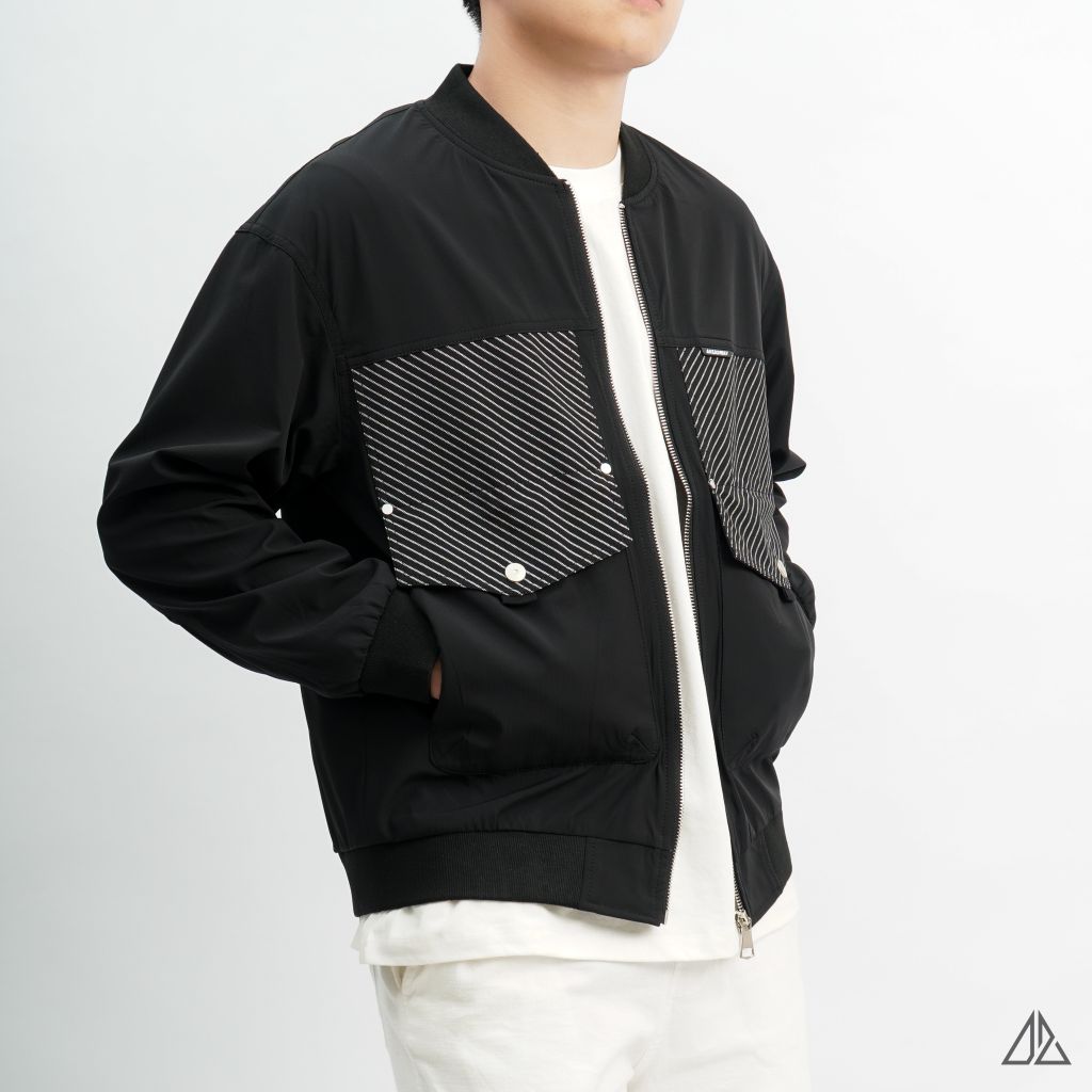 Áo khoác bomber phối túi sọc vải dù