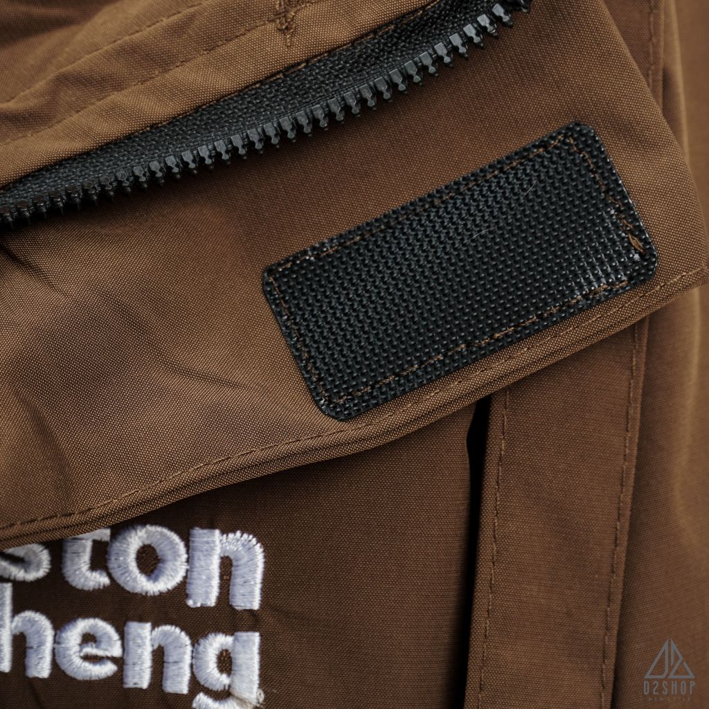 Áo khoác dù nón trùm thêu ngực Paston