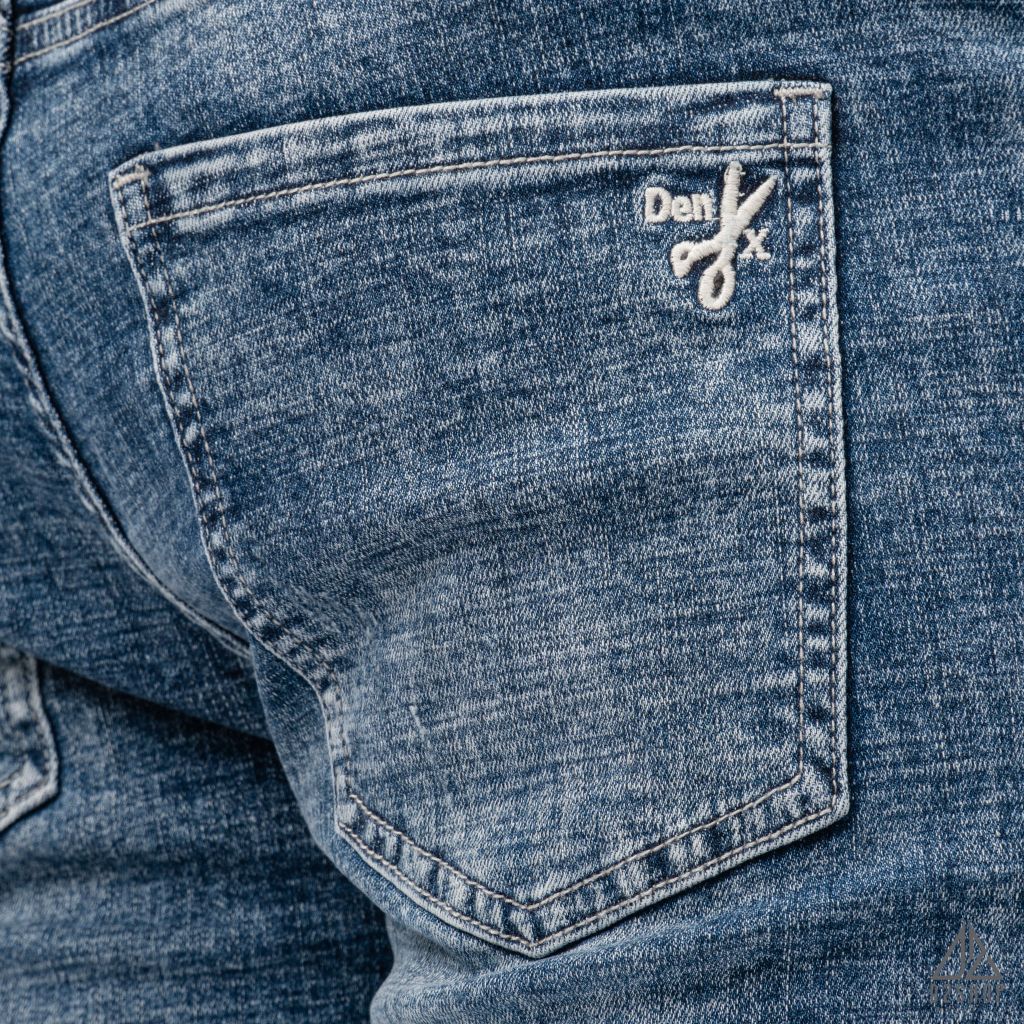 Quần jean xanh wash thêu túi DenX