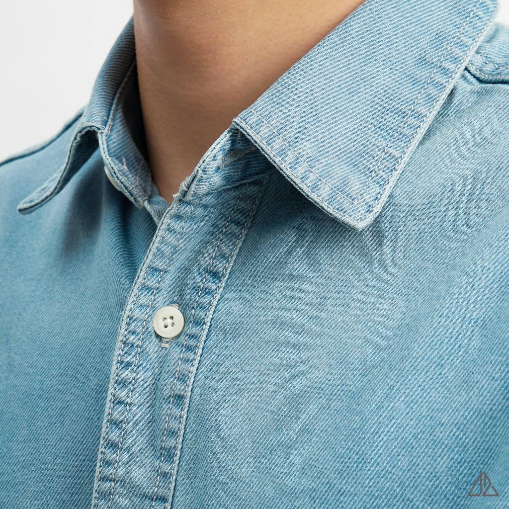 Áo sơ mi jean hai túi chỉ nổi