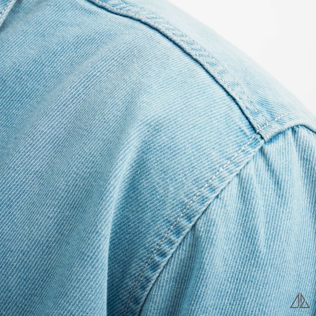 Áo sơ mi jean hai túi chỉ nổi