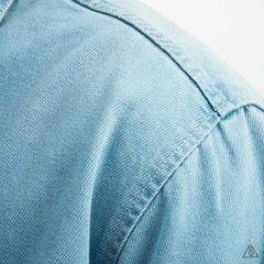 Áo sơ mi jean hai túi chỉ nổi