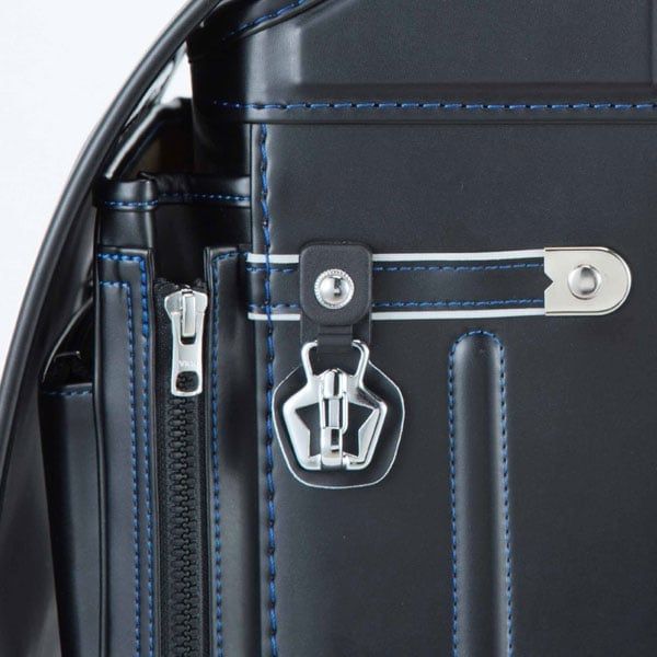 Cặp Randoseru Pelican Pokke Đen Chỉ Lam