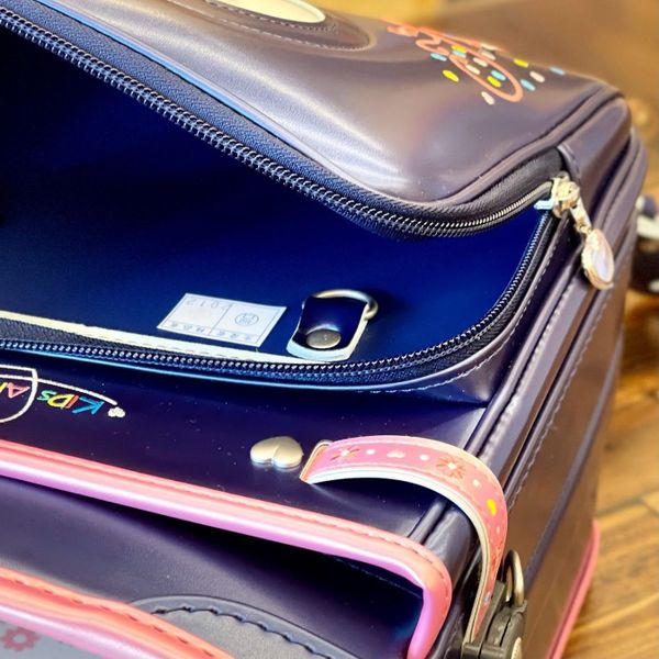 Cặp Randoseru Wonder Shiny Pearl Navy X Metallic Pink