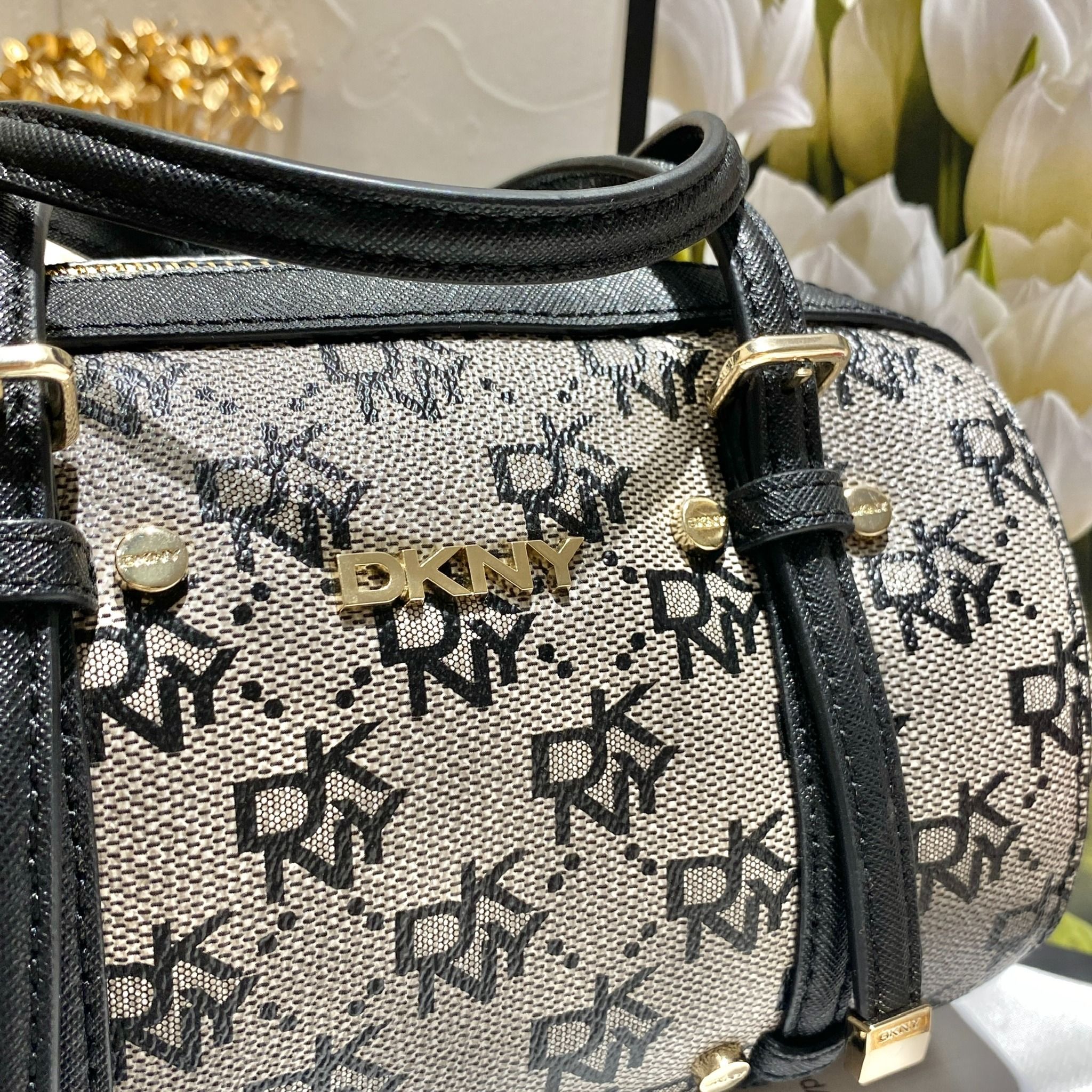  túi chữ DKNY 