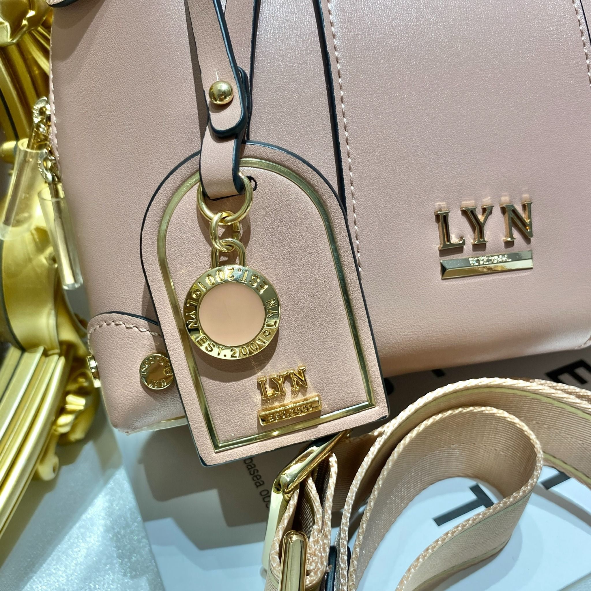 túi hồng nhạt LYn – Lux House Thanh Lý Ký Gửi