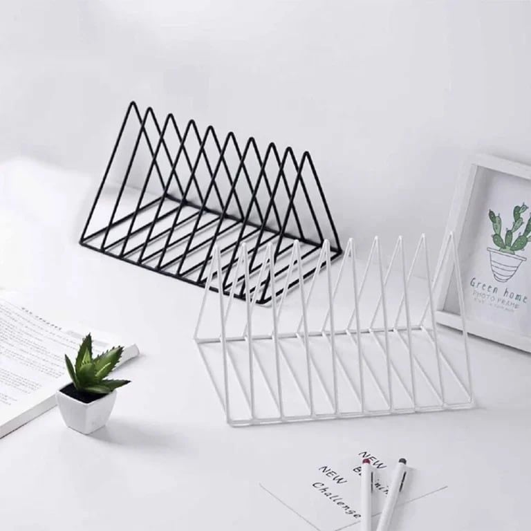 Kệ sách sắt để bàn hình tam giác - GM47