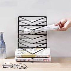 Kệ sách sắt để bàn hình tam giác - GM47