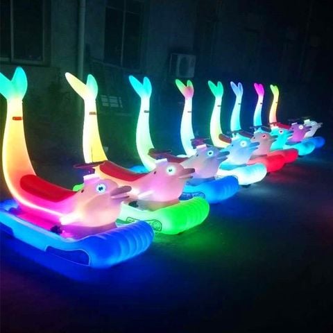 Xe điện đụng 20