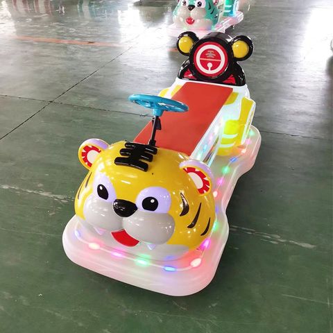 Xe điện đụng 24