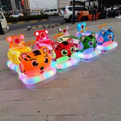 Xe điện đụng 30