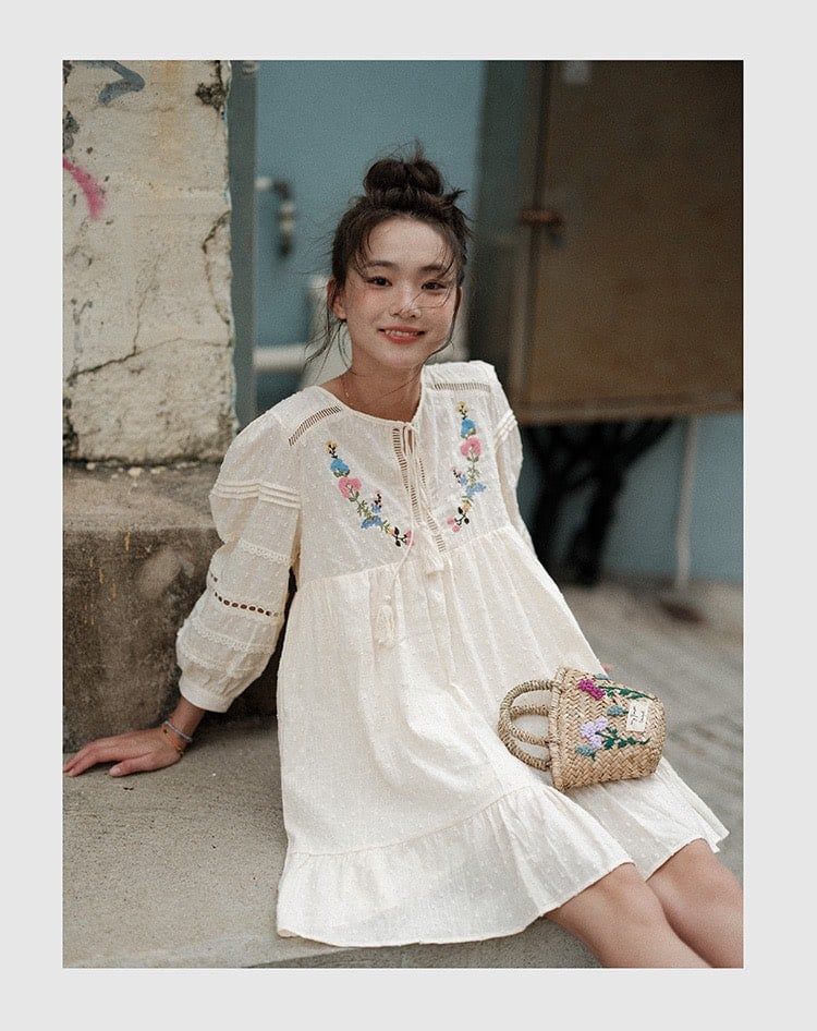 Vintage đầm kem thêu tay dài  – Elira