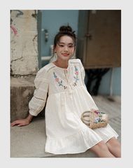 Vintage đầm kem thêu tay dài  – Elira