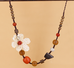 Dây chuyền gỗ - hoa cúc
