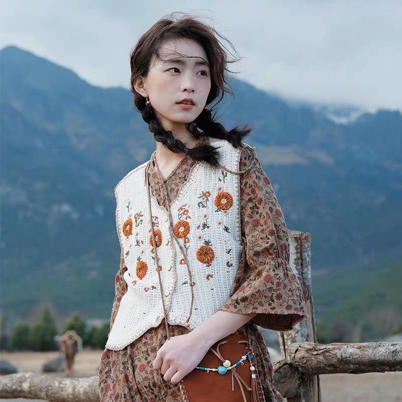 Áo Gile thêu hoa 4 màu