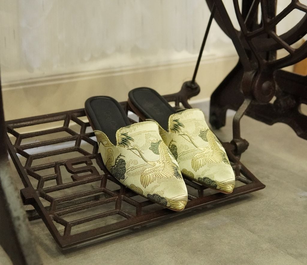 Giày Hương Cảng - Đế Bệt