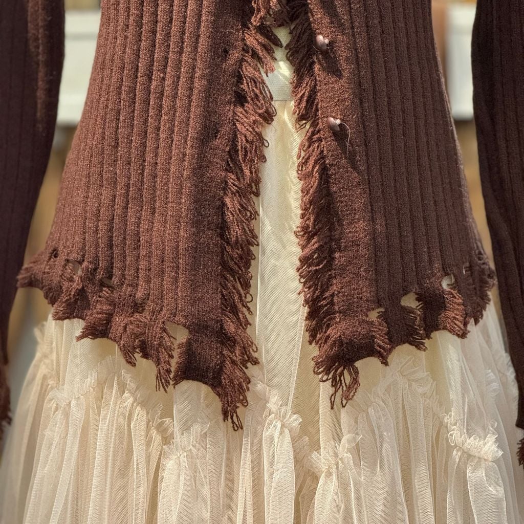 Áo Len Nâu Tay Dài - Amira