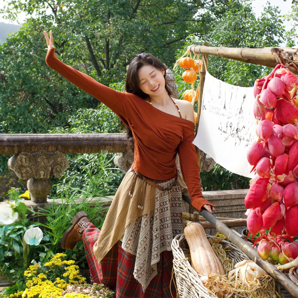 Set Caro Đỏ 3 Món (Chân Váy Caro - Áo Cam Cổ Đổ - Thắt Lưng Chuông Da Lộn)