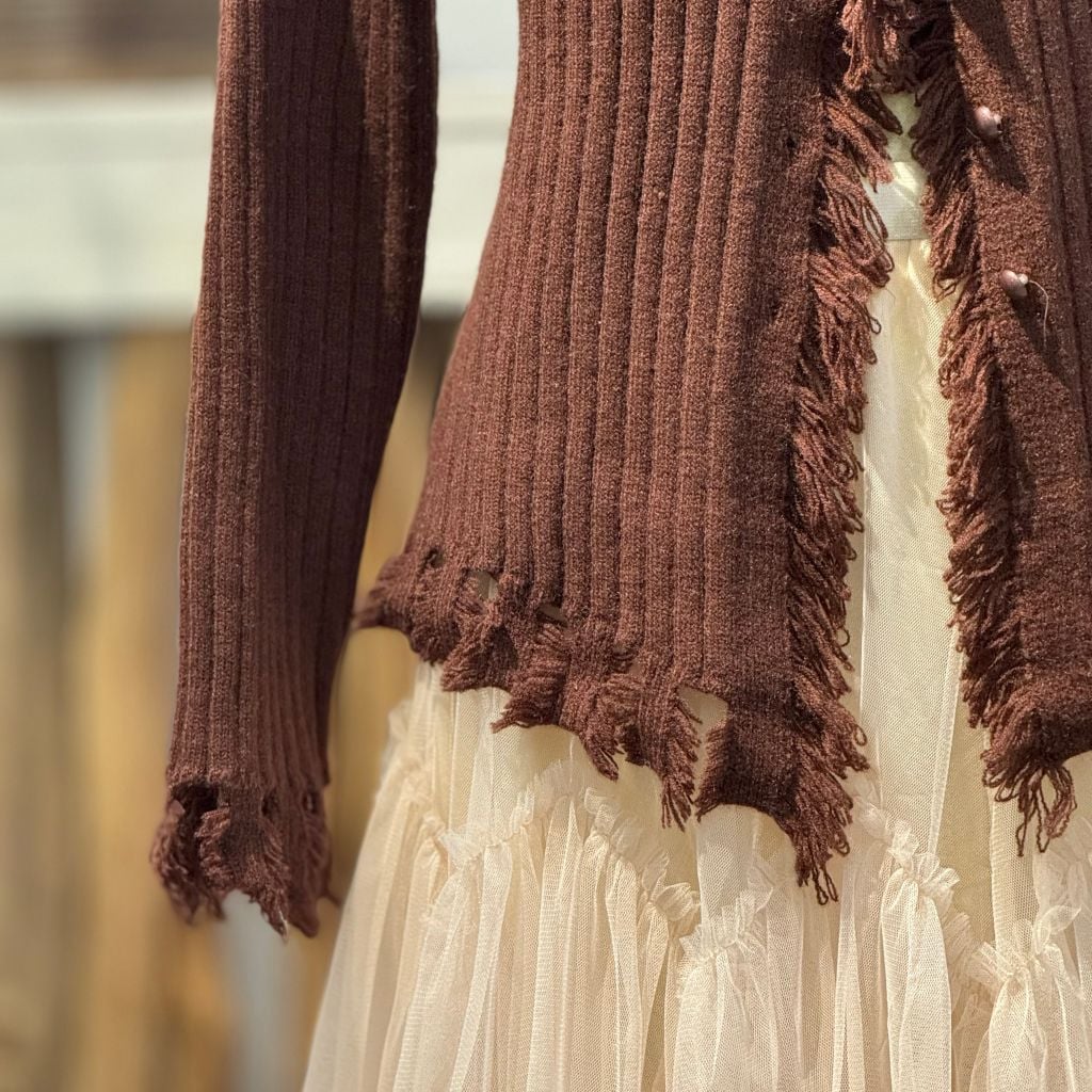 Áo Len Nâu Tay Dài - Amira