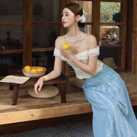 Áo Thêu Hoa Xanh Trễ Vai