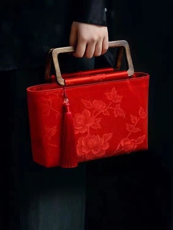 Túi Gấm Đỏ Quai Gỗ