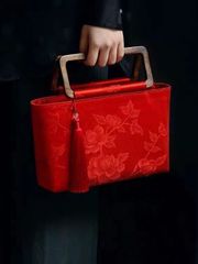 Túi Gấm Đỏ Quai Gỗ