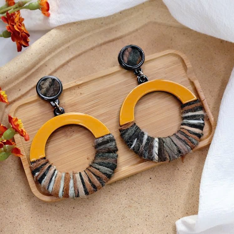 Hoa Tai Retro chỉ tròn