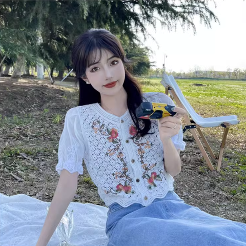 Áo Len Thêu Tay Cụt