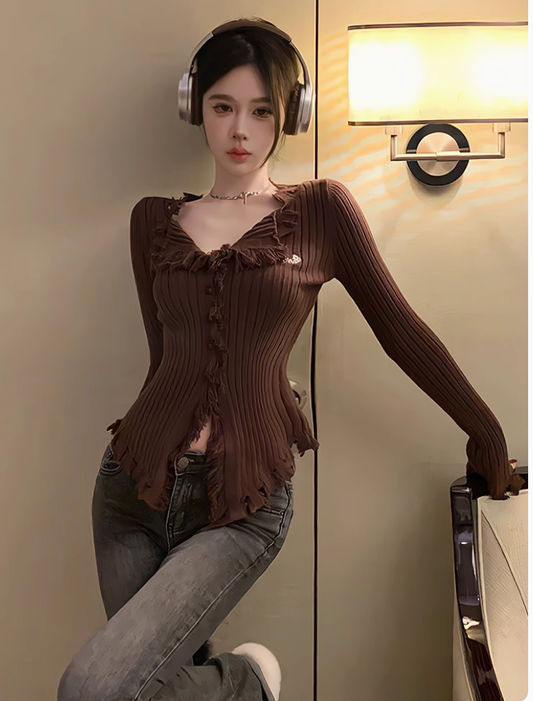 Áo Len Nâu Tay Dài - Amira