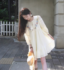 Vintage đầm kem thêu tay dài  – Elira