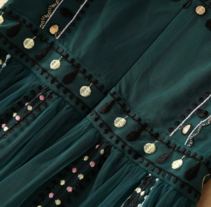 Đầm Thiết Kế Thêu Xanh - Tel annas