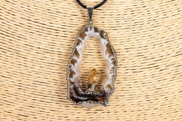  Dây Mặt Hốc Mã Não - Agate Cavern Pendant 