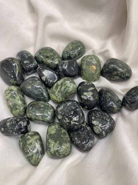  Sỏi Basalt Xanh Lục - Green Basalt Tumble 