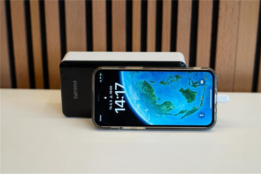 Pin sạc dự phòng Philips DLP9693KW kèm cáp 30.000mAH 22.5W