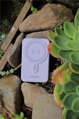 Pin sạc dự phòng Magnetic có chân chống Philips DLP9859 10,000mAh màu Tím