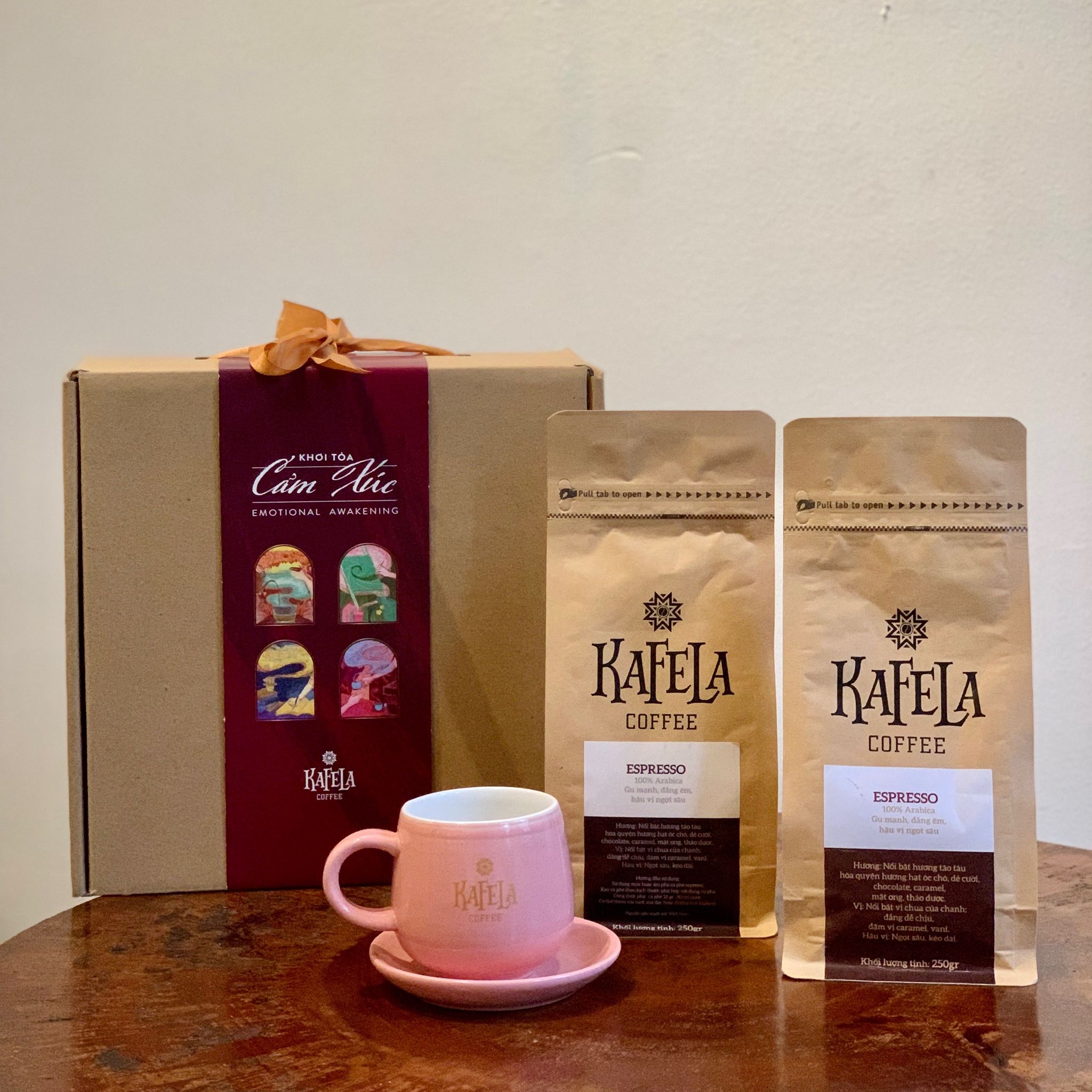  Bộ quà tặng 2 cà phê Espresso + Ly gốm 