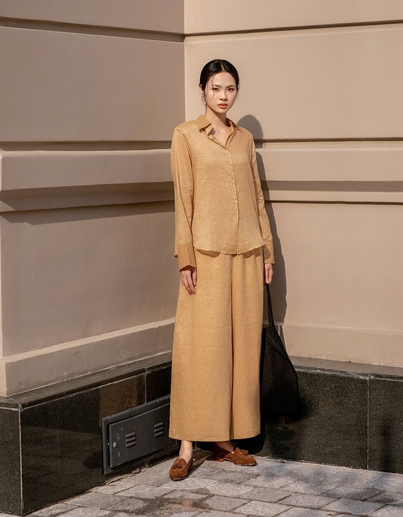  Áo sơ mi mút vai nâu nhạt 