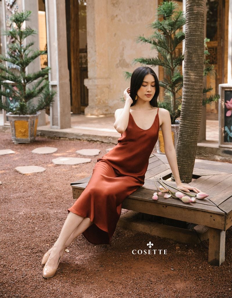  Đầm tùng xéo 2 dây vải lụa nâu 