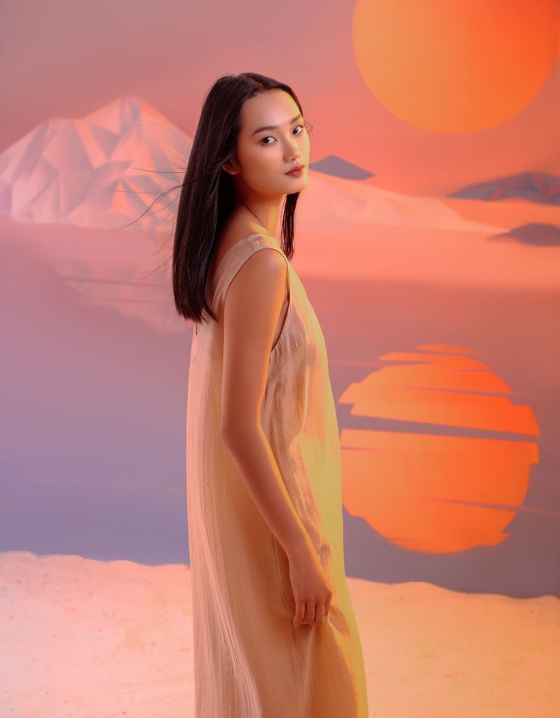  Đầm sát nách cổ u trước sau kem 