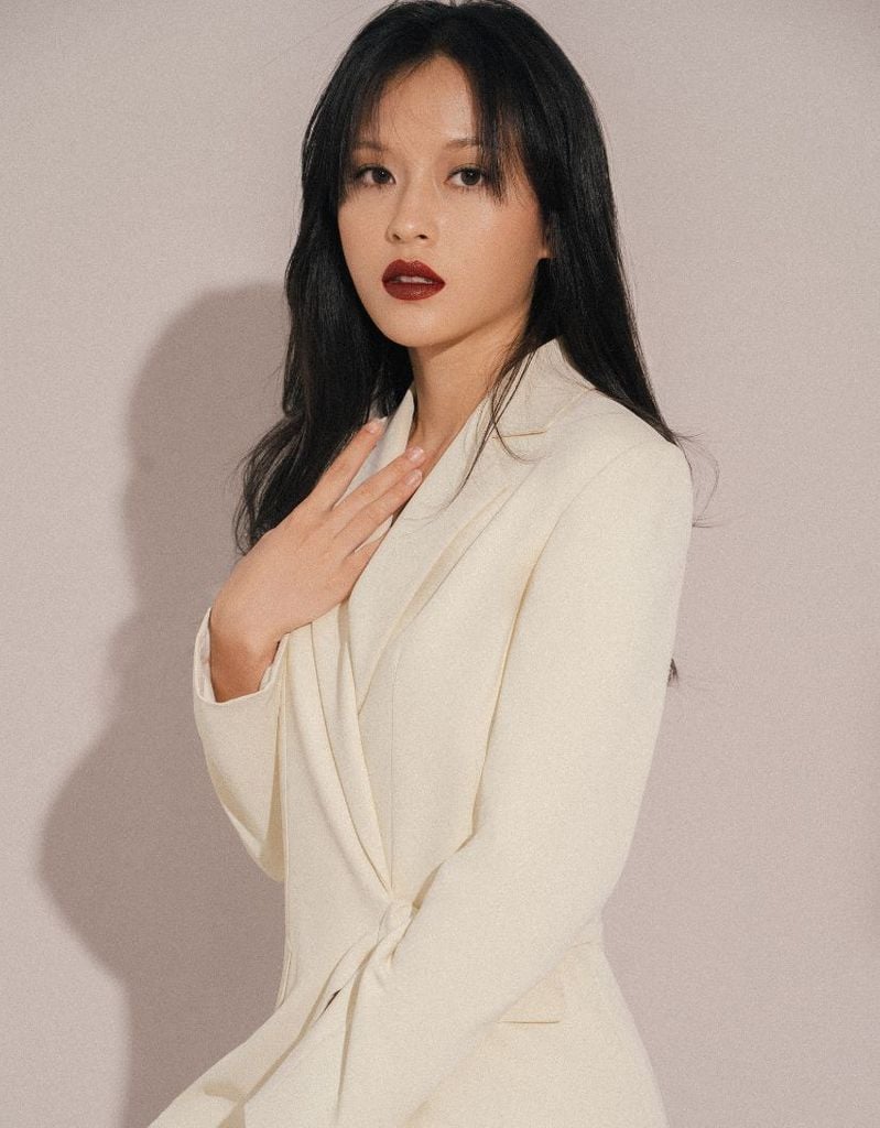  Áo vest cột eo kem 