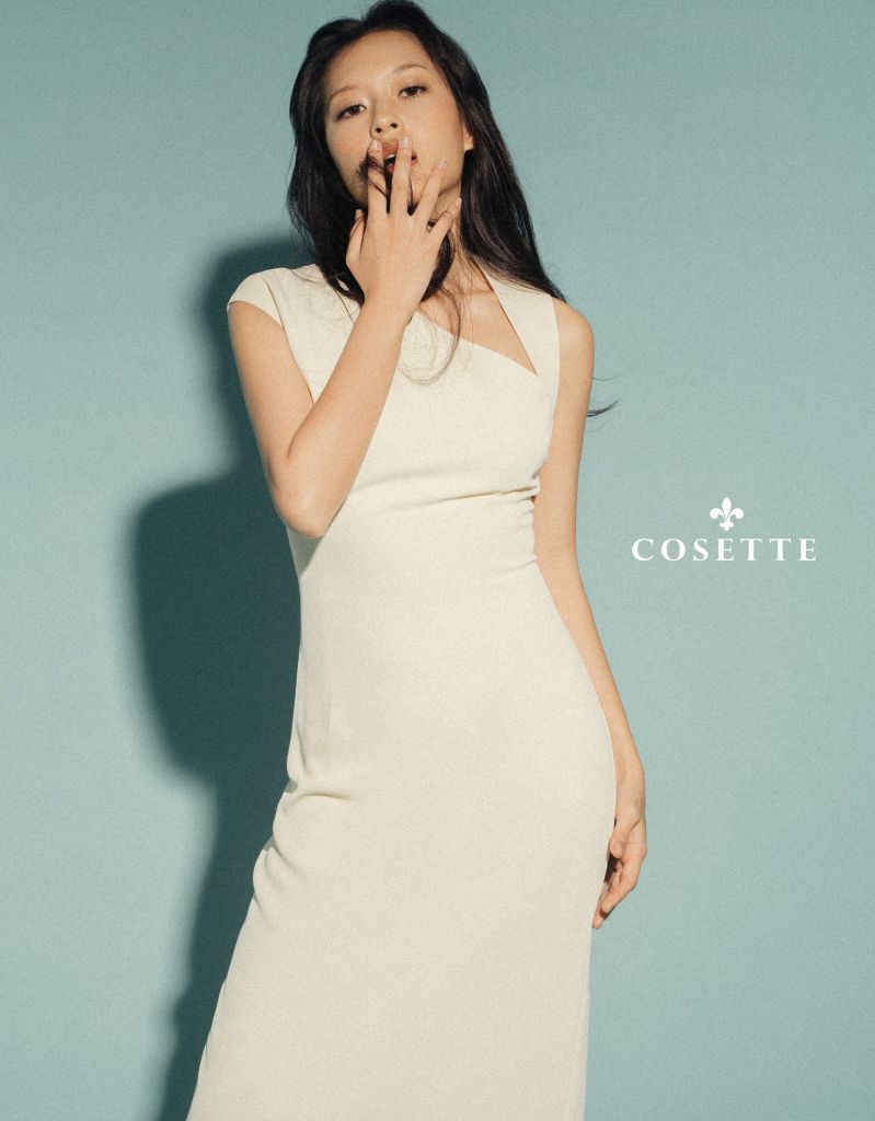  Đầm dài cổ lệch kem 