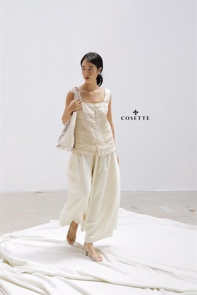  Quần tây ống rộng kem xếp 4 li 