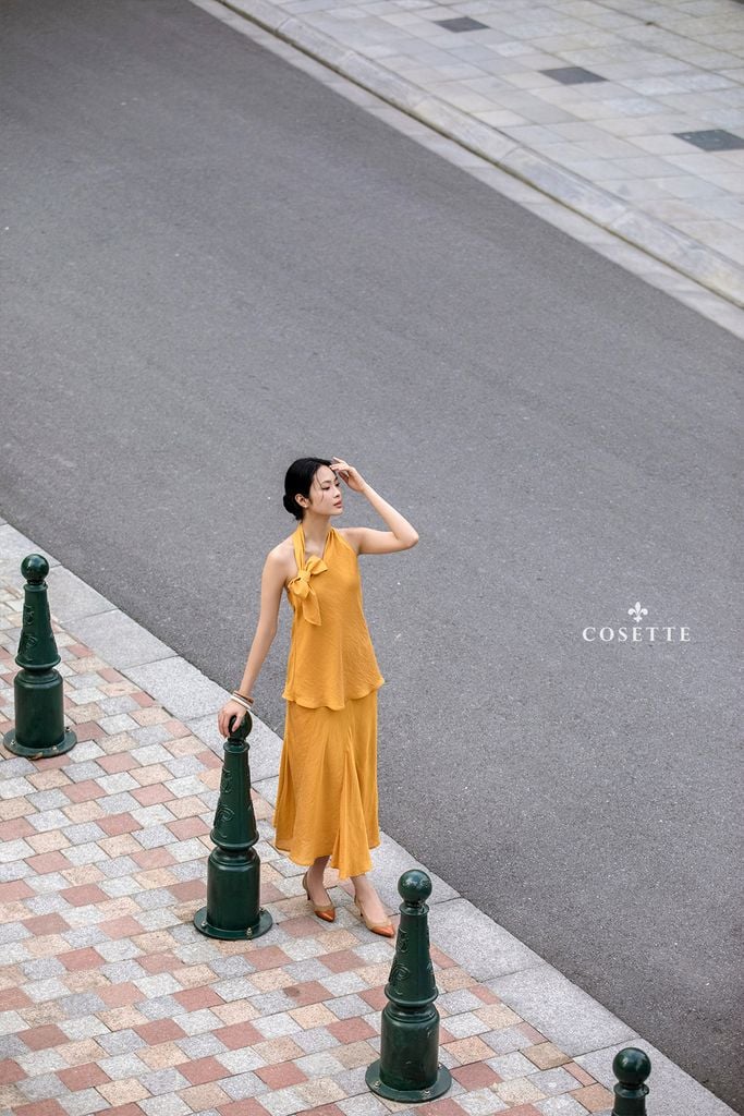  Chân váy rã nhiều mảnh vàng 