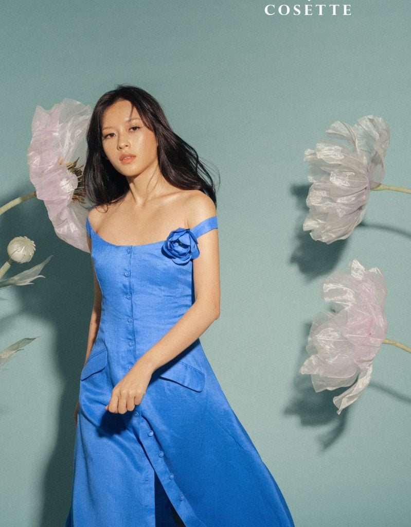  Đầm rớt vai gài nút xanh 